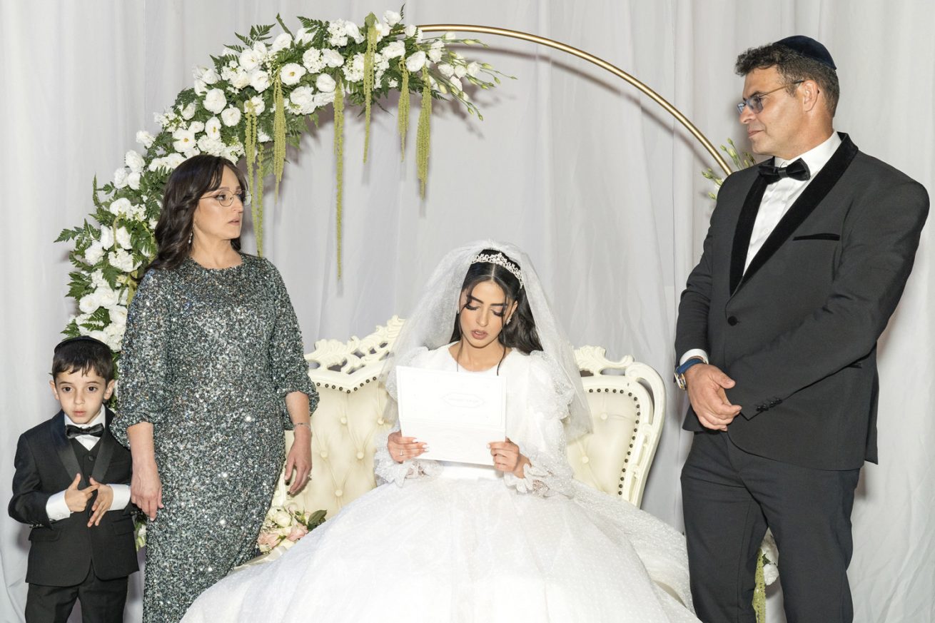 photographer religious wedding ceremony